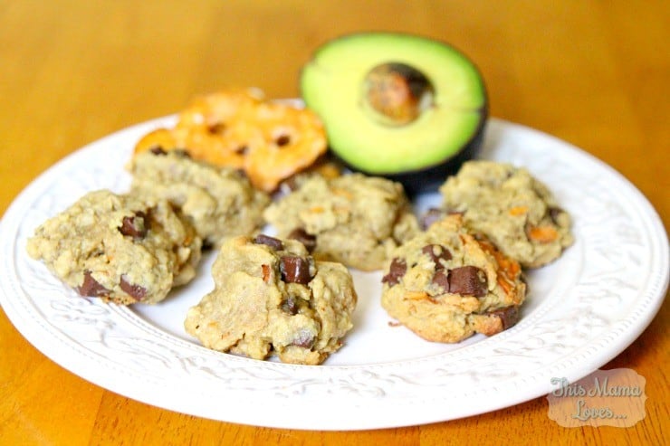 avocado-recipe-oatmeal-chocolate-chip-cookie-with-pretzels