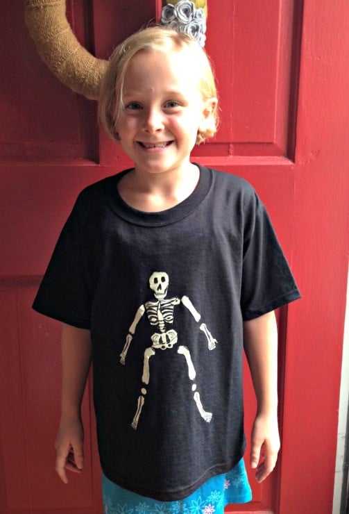 diy-glow-in-the-dark-ducktape-halloween-shirt