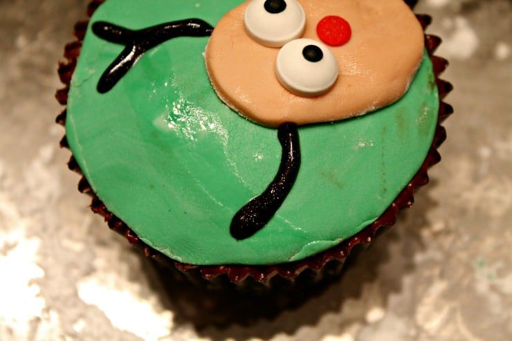 reindeer-cupcakes-antlers