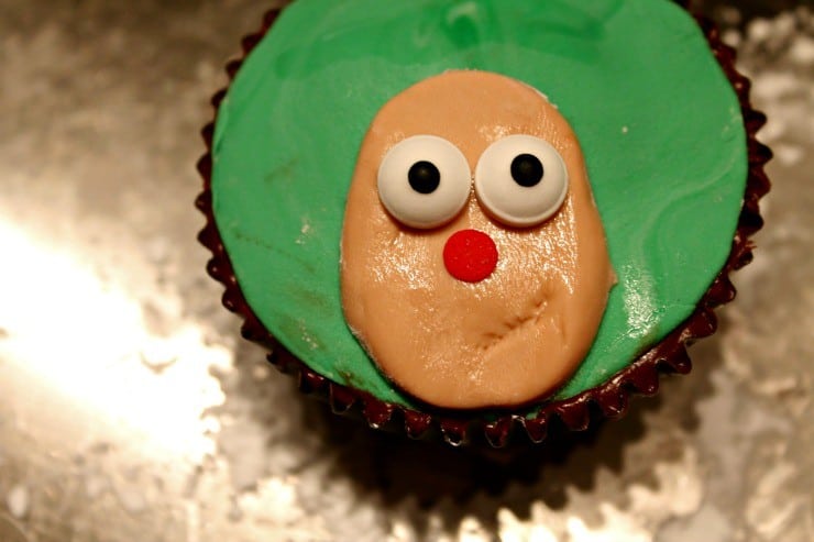 reindeer-cupcakes-face-eyes