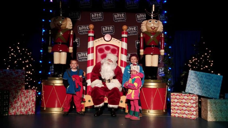 visit-santa-connecticut-lake-compounce-holiday-lights