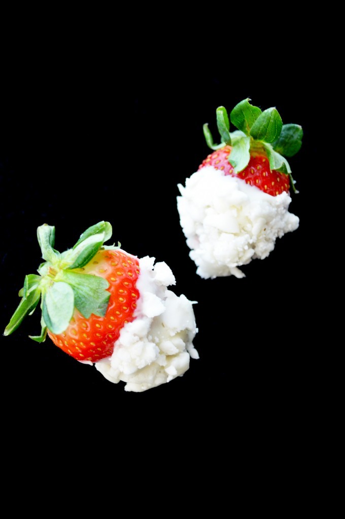 White chocolate strawberries dipped crumbled soft peppermint candy (1)