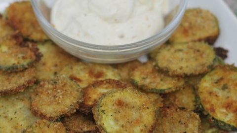 Easy {Oven Baked} Parmesan Zucchini Chips to try right now