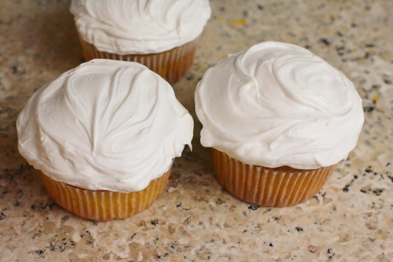 jellybean-flower-cupcake-iced