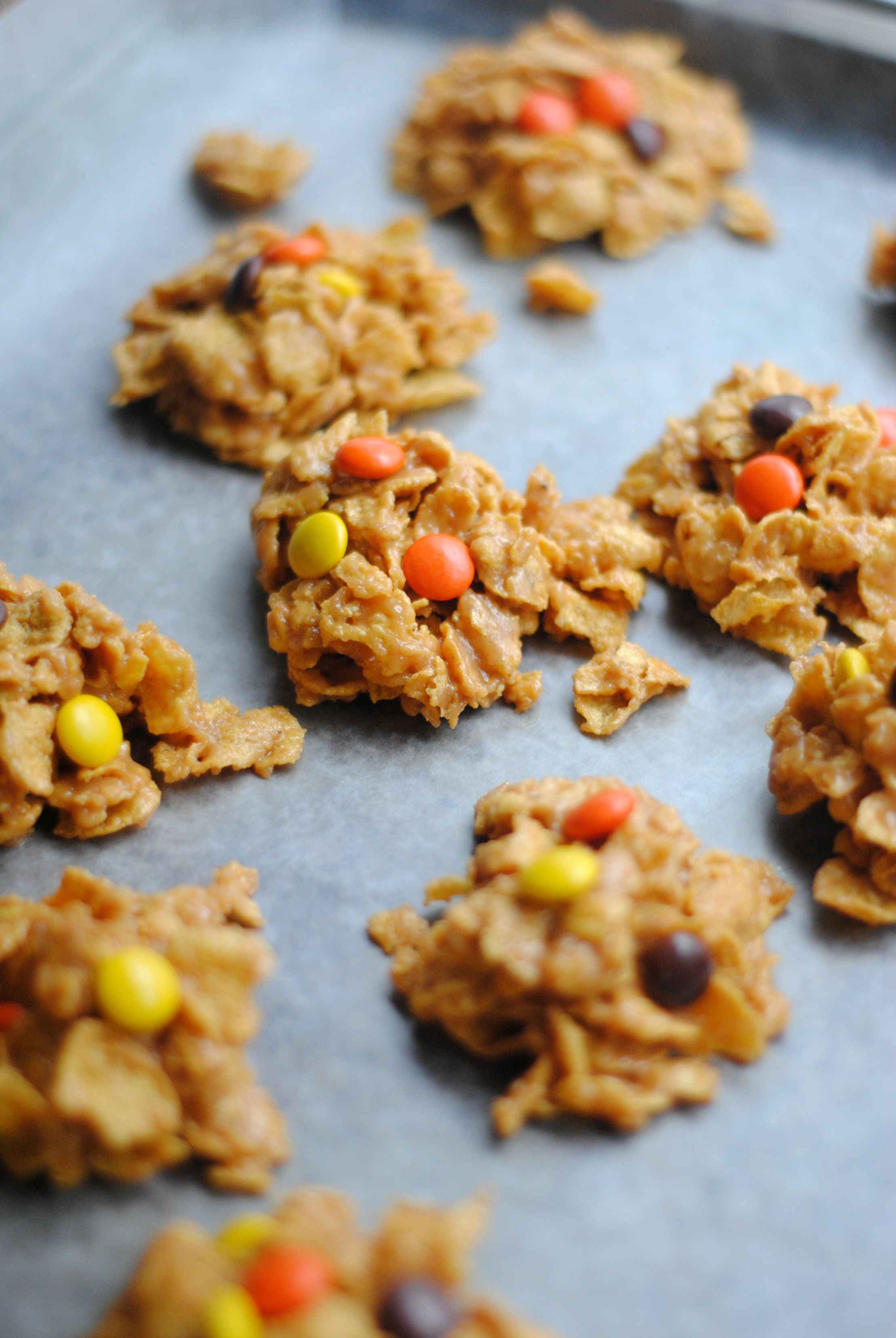 No Bake Peanut Butter Cornflake Cookies | This Mama Loves