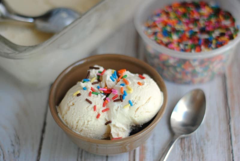 homemade-vanilla-ice-cream-4