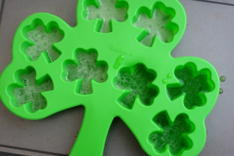 green-shamrock-gummy-candy-mold