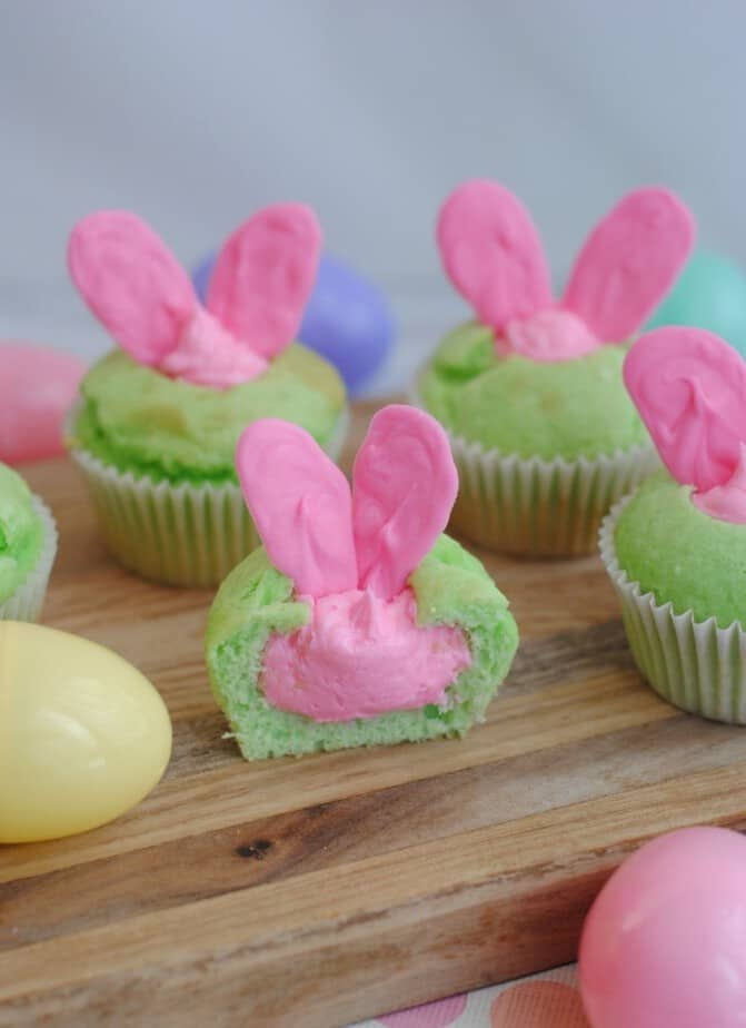 hiding-bunny-cupcakes-surprise-vertical