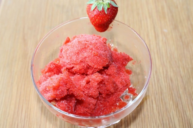 simple strawberry sorbet horiz