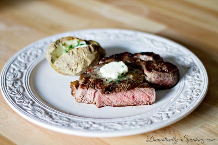 Steak-with-Garlic-and-Chive-Butter-3_thumb