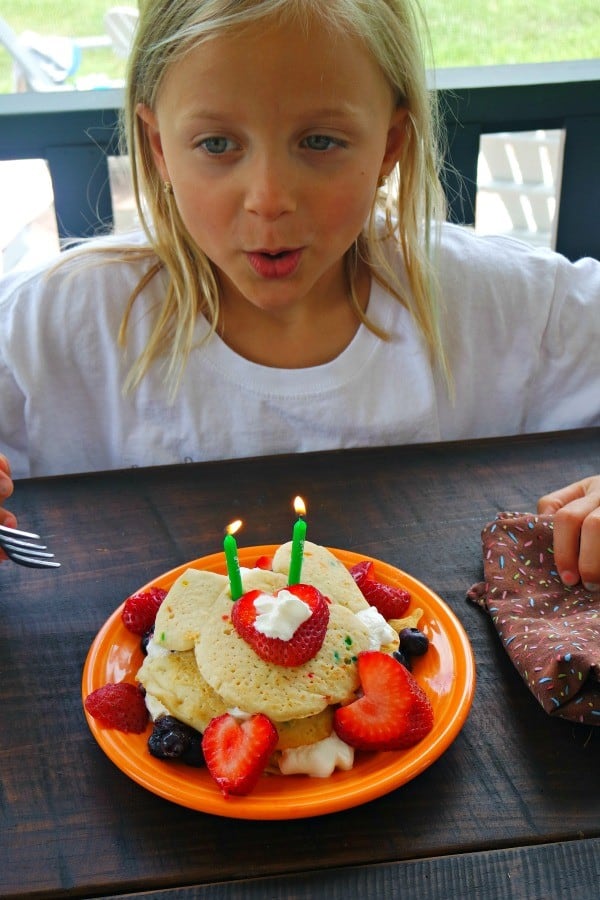birthday-cake-pancakes-candles