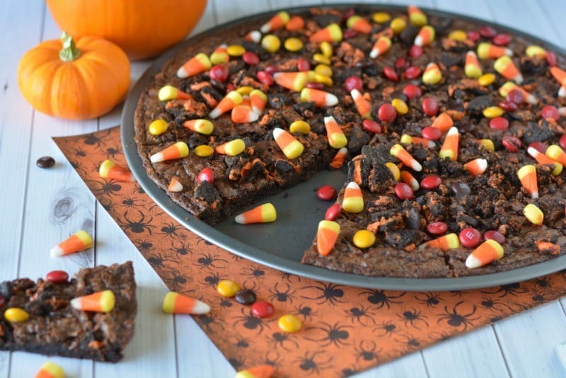 halloween-oreo-brownie-pizza-recipe