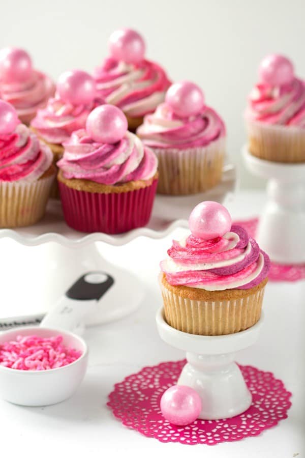 strawberry-cupcakes-from-cookie-dough-and-oven-mitt
