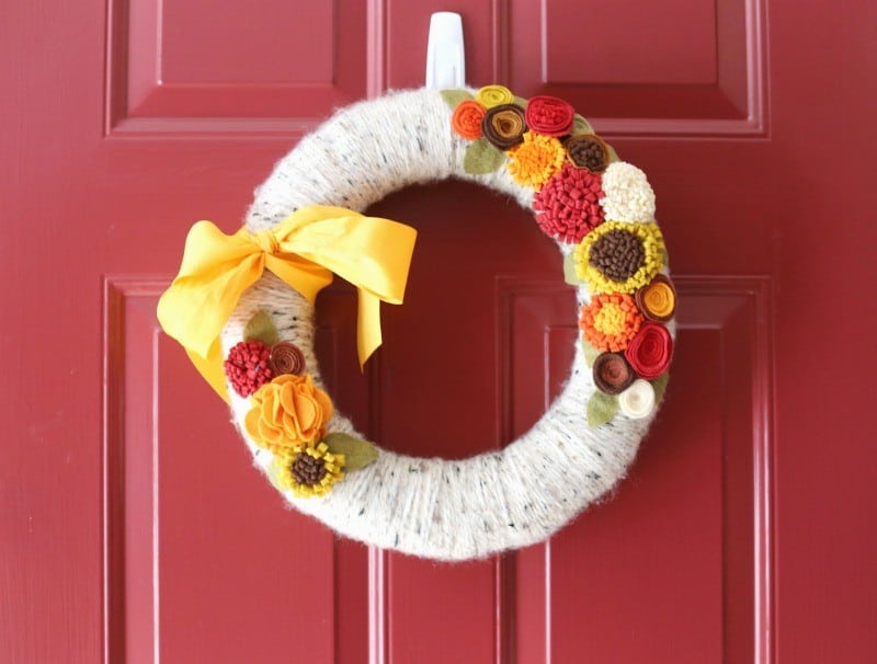 felt-flowers-on-yarn-wreath