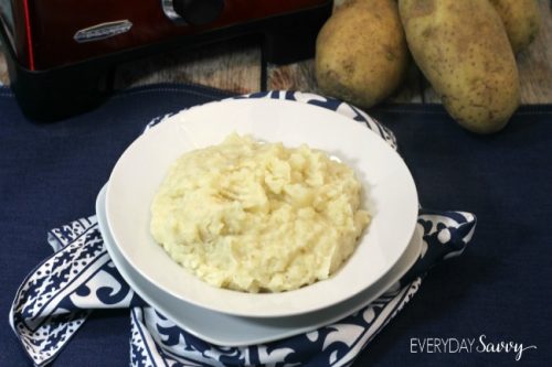 garlic-mashed-potatoes-plated-e1478578355507