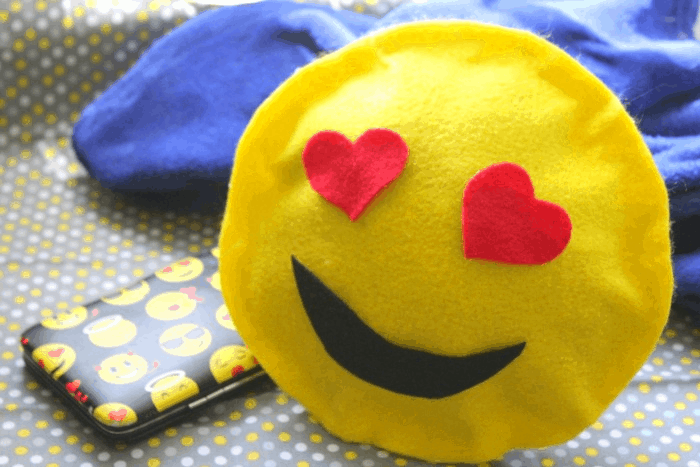 How to Make a No Sew Heart Face Emoji Pillow 