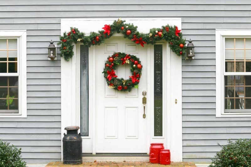 Easy Holiday Front Door Look from This Mama Loves
