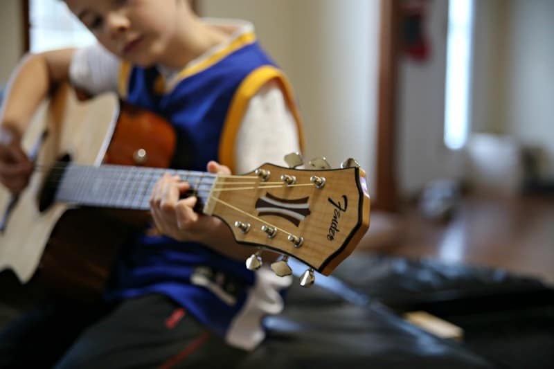 Experience Gift Idea for Kids: Guitar Lessons
