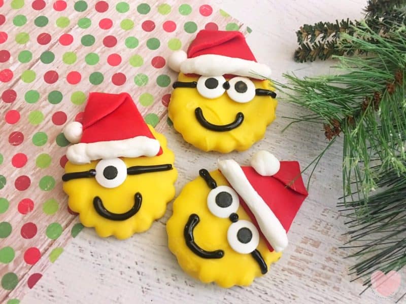 How to make minions christmas cookies from this mama loves blog