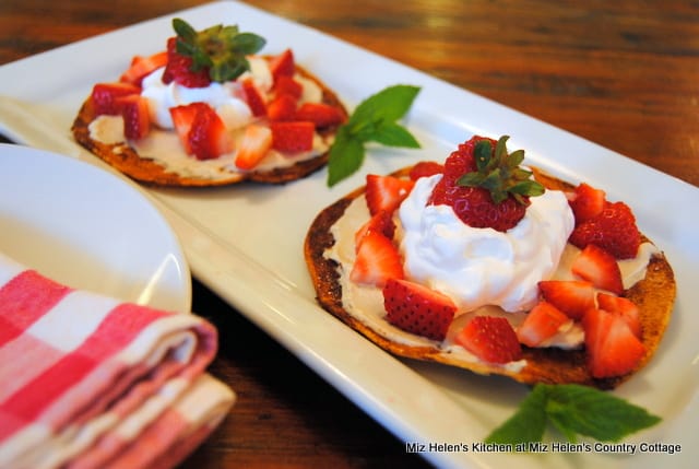 Strawberry Dessert Chalupa from Miz Helen’s Country Cottage