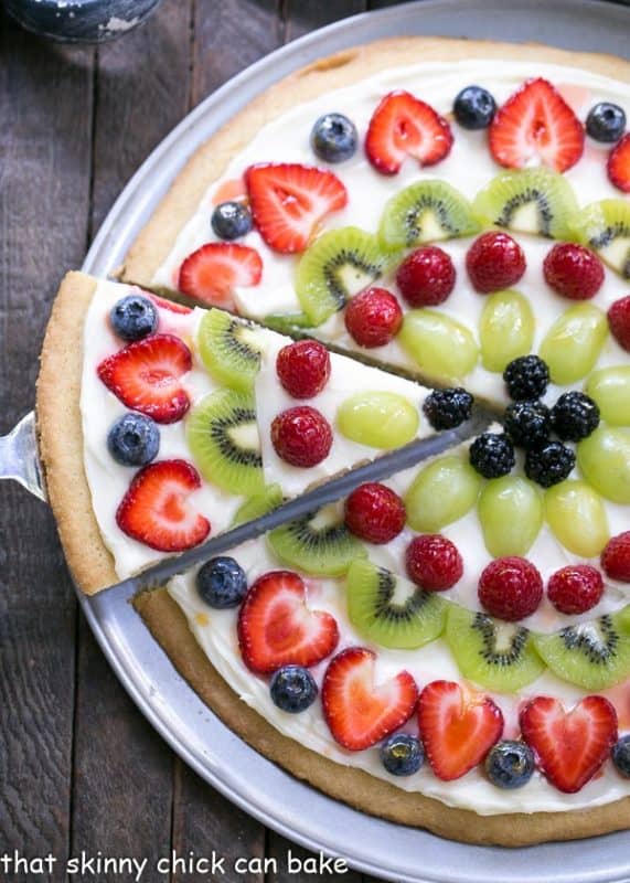 Fresh Fruit Pizza from That Skinny Chick Can Bake