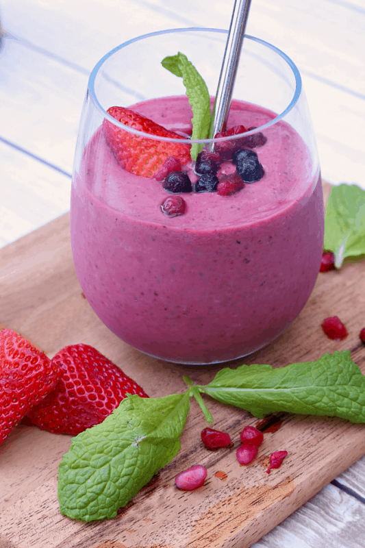 Berry Green Smoothie from Clean and Scentsible