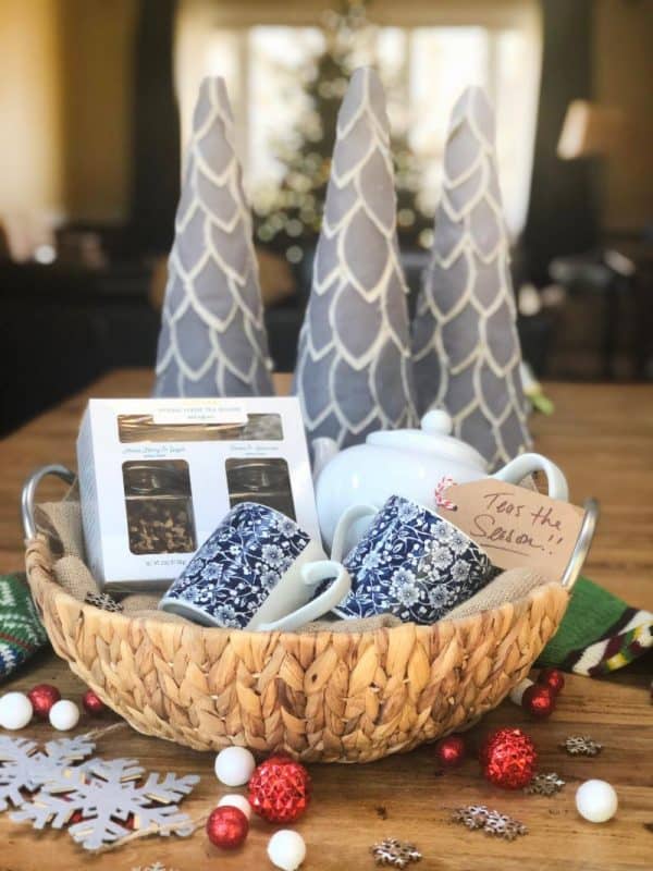 Looking for budget friendly last minute gifts? Give the warming gift of @TJoes_Official herbal loose tea! Get some for yourself while you're there!!
#TraderJoesHerbalLooseTeaBlends
#GiftofTea