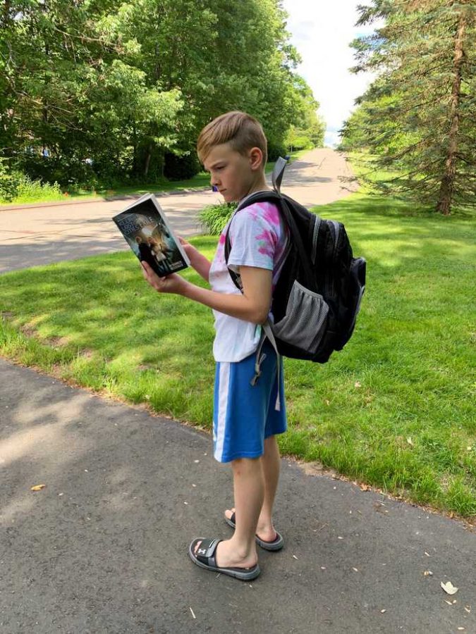 Keeper of the Lost Cities book 1 boy reading