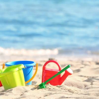7 Games Your Family Can Play at the Beach buckets