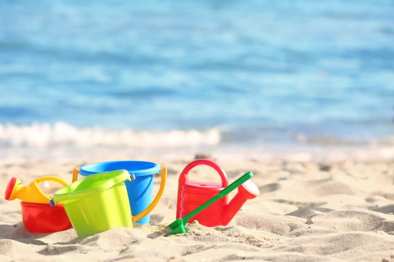 7 Games Your Family Can Play at the Beach buckets