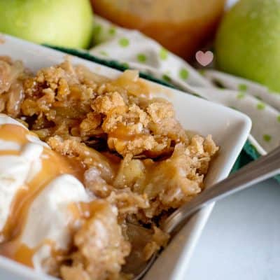 How to Make Apple Crisp with Caramel Sauce 