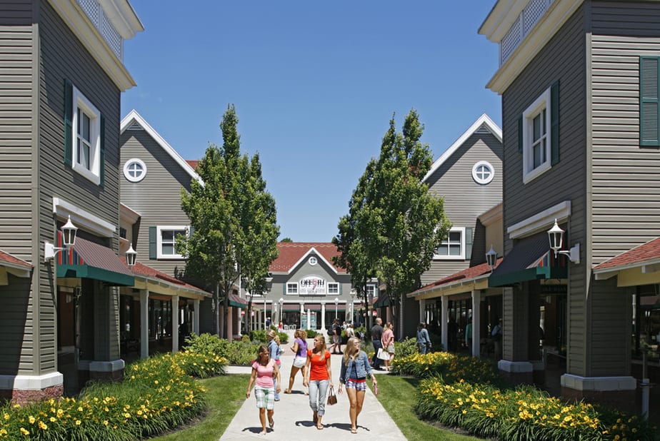 clinton-crossing-premium-outlets-09