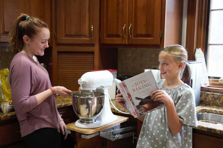 kids baking cookies together