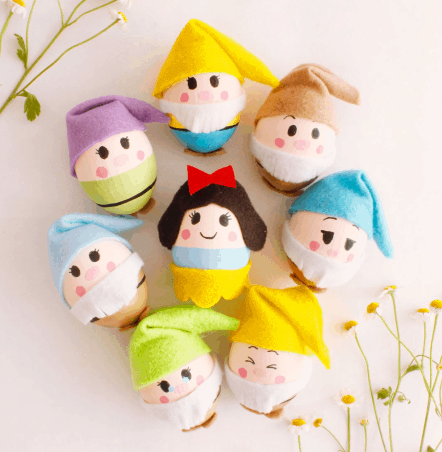 Snow White and The Seven Dwarves from Disney Family